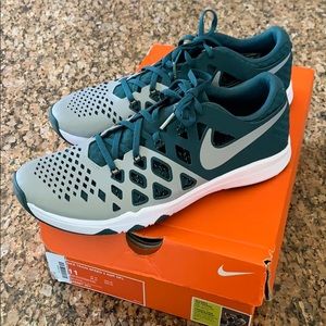 Philadelphia Eagles Nike Train Speed 4
